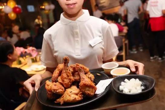 餐饮工作传菜员制服穿着注意事项